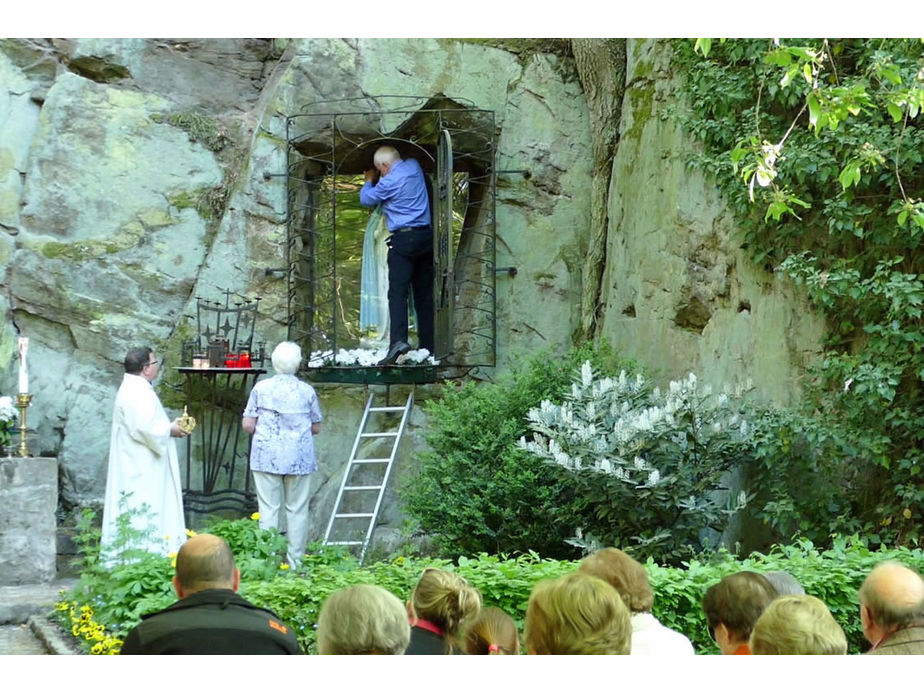 Maiandacht mit Krönung der Fatima-Madonna in Naumburg (Foto: Karl-Franz Thiede)